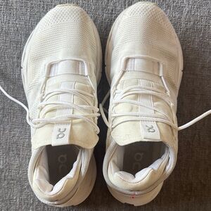 ON Women's Athletic Shoes - White